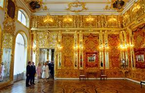 Amber Room. See http://arlindo-correia.com/081103.html